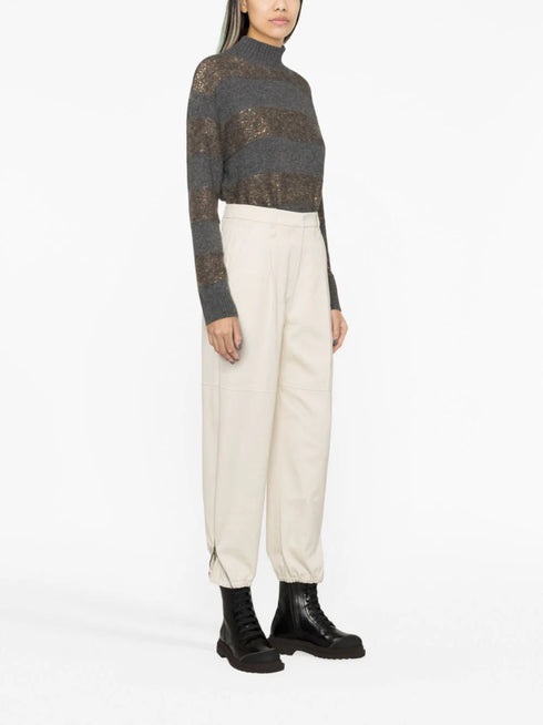 хлопковые зауженные брюки со складками