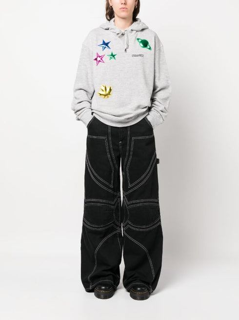 Крутая толстовка с нашивками