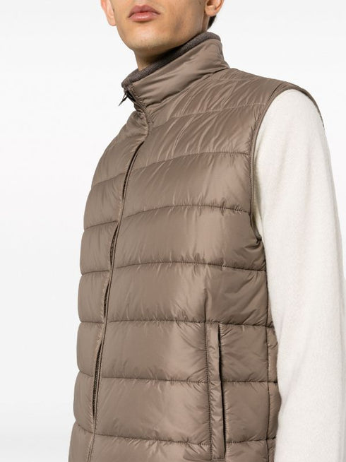 утепленный жилет без рукавов