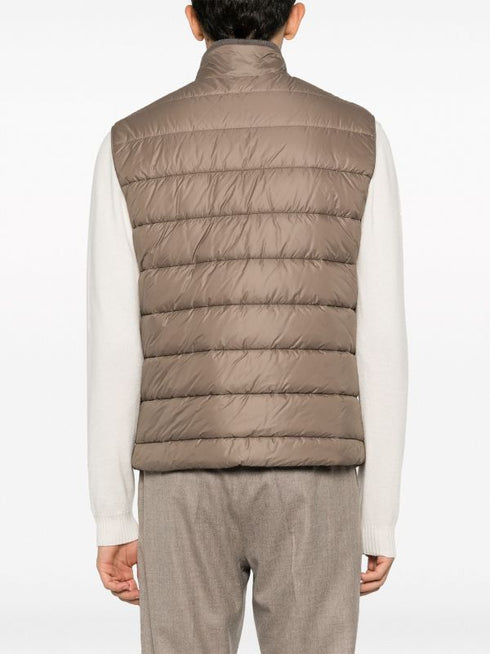 утепленный жилет без рукавов