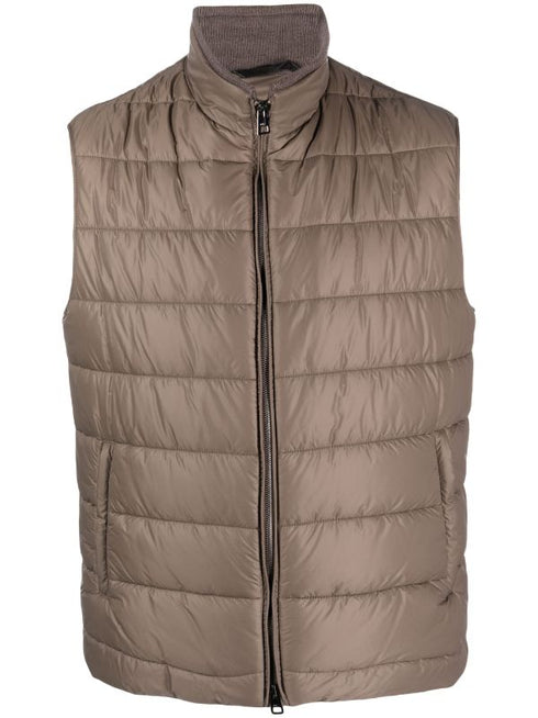 утепленный жилет без рукавов