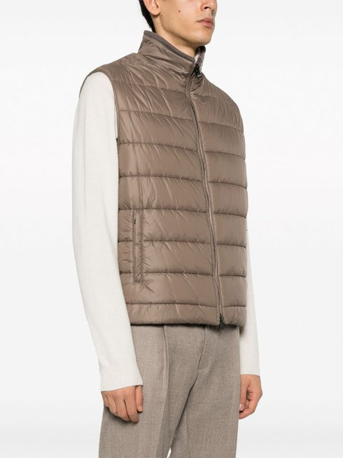 утепленный жилет без рукавов