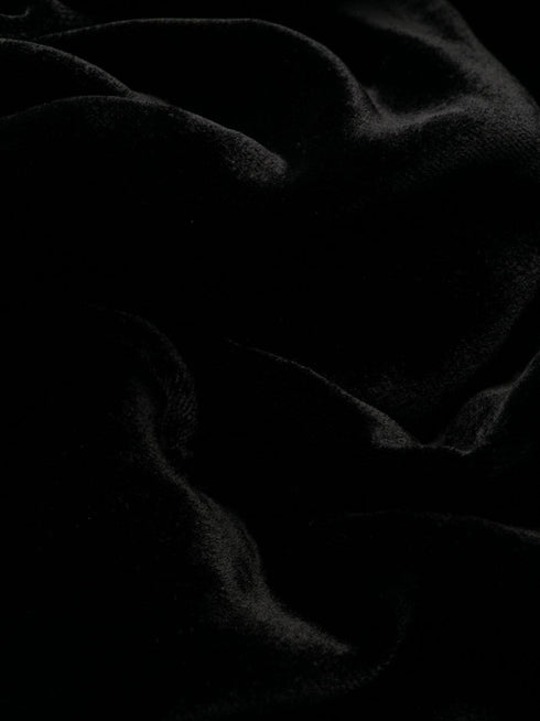 Vestido de terciopelo con adornos florales y corte A