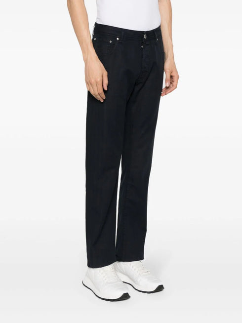 pantalones rectos con detalle de bufanda