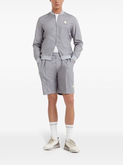 футболка с нашивкой-логотипом