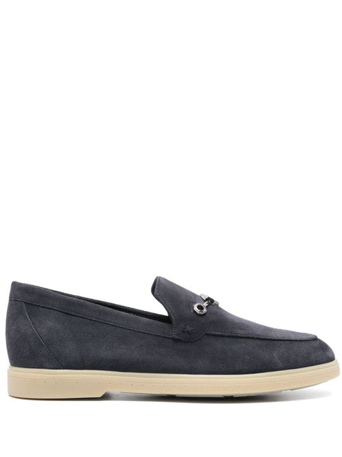 mocasines con placa de logotipo