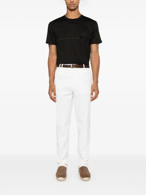 футболка с вышитым логотипом