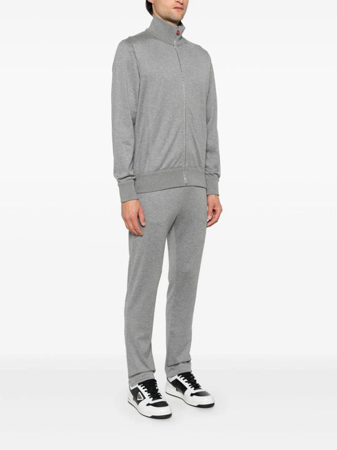 chándal con logotipo bordado