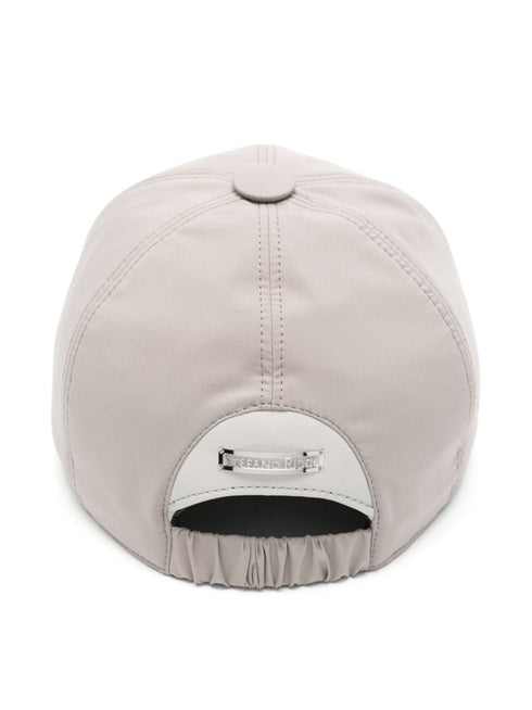 бейсболка с нашивкой-логотипом