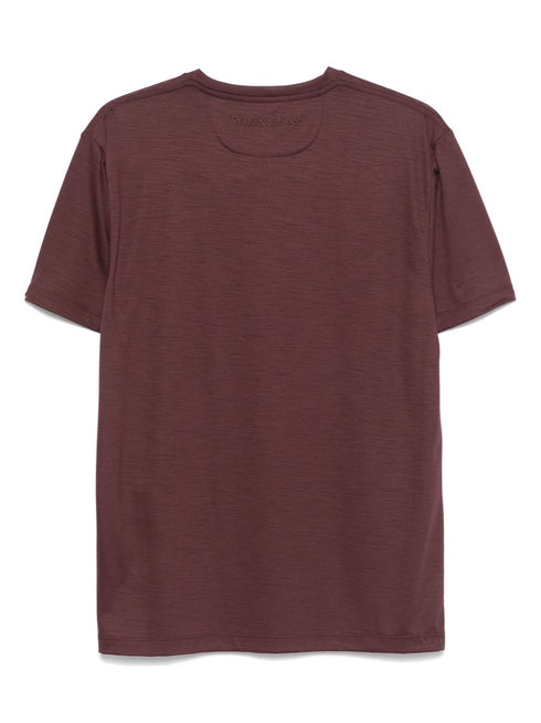 футболка с вышитым логотипом