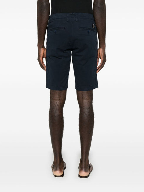 pantalones cortos chinos con placa de logotipo