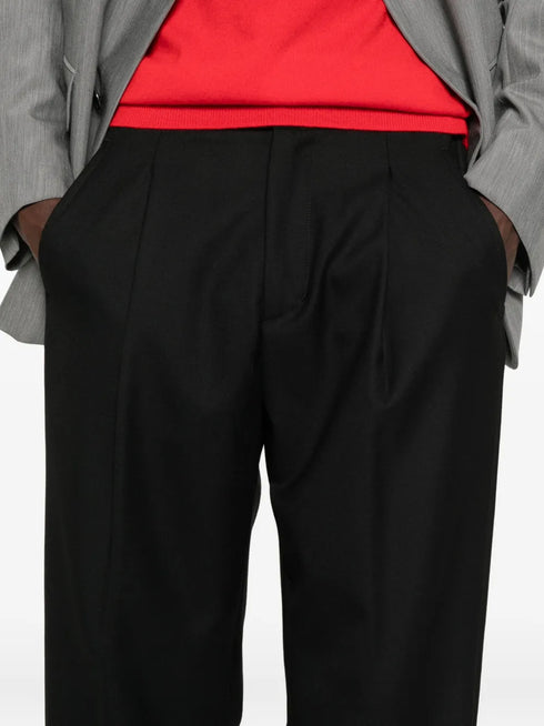 elastic-waist trousers