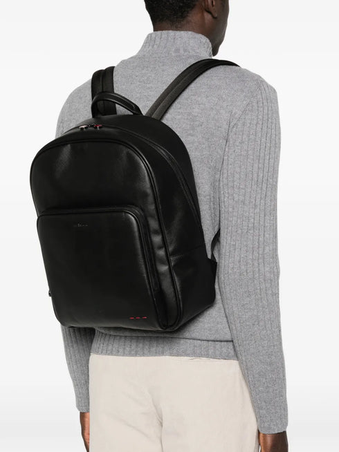 zip-fastening backpack