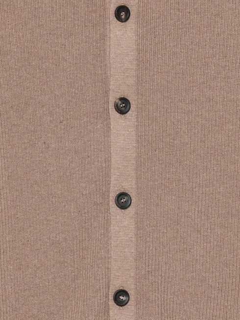 buttoned short-sleeve shirt