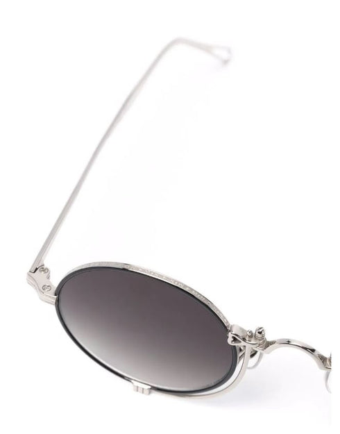 Солнцезащитные очки в круглой оправе