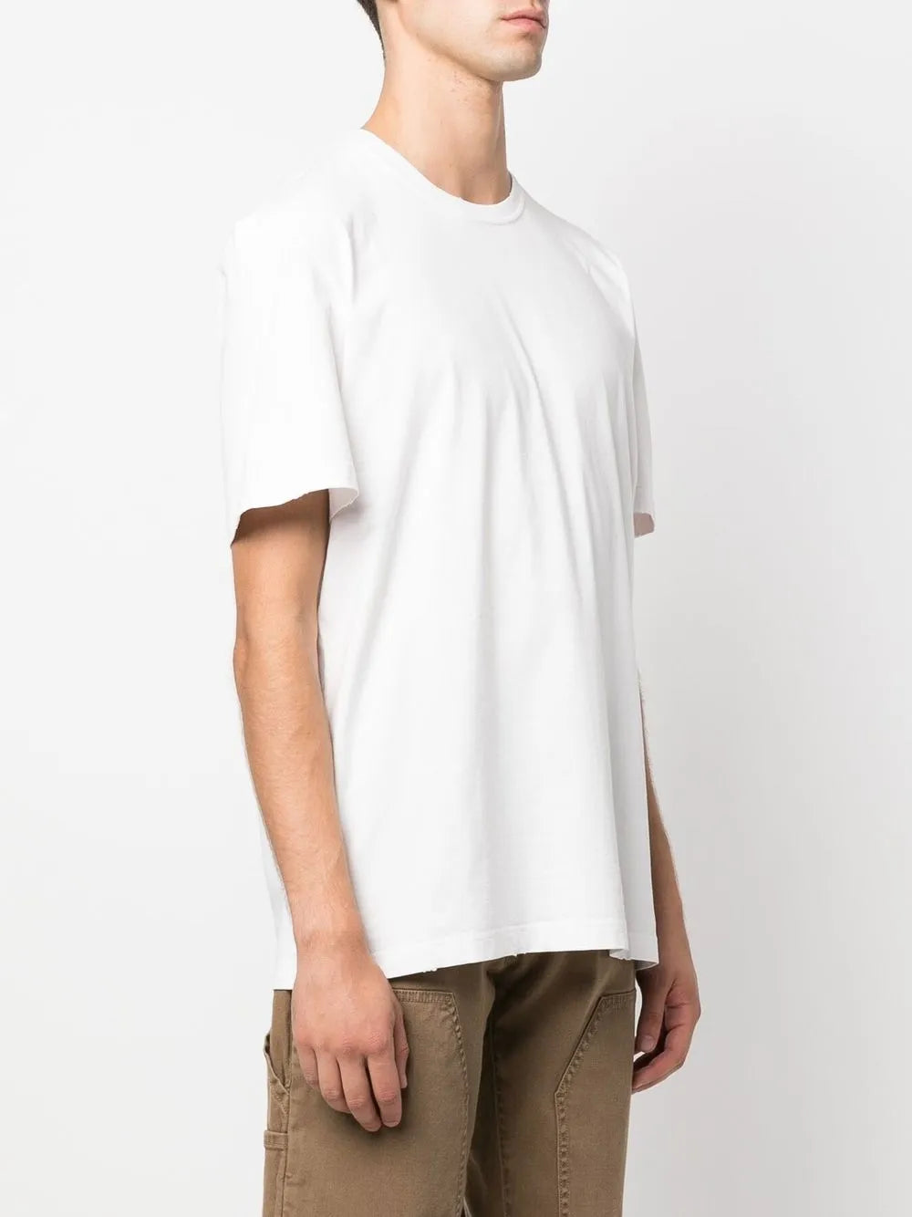 camiseta de manga corta con logo bordado