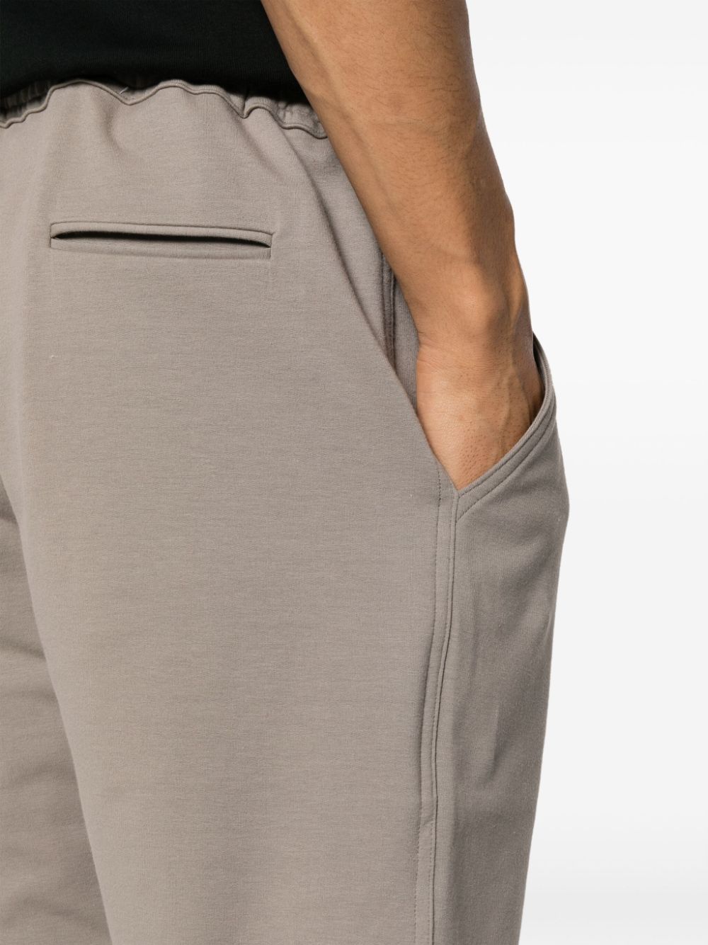 pantalones cortos deportivos de tiro medio 