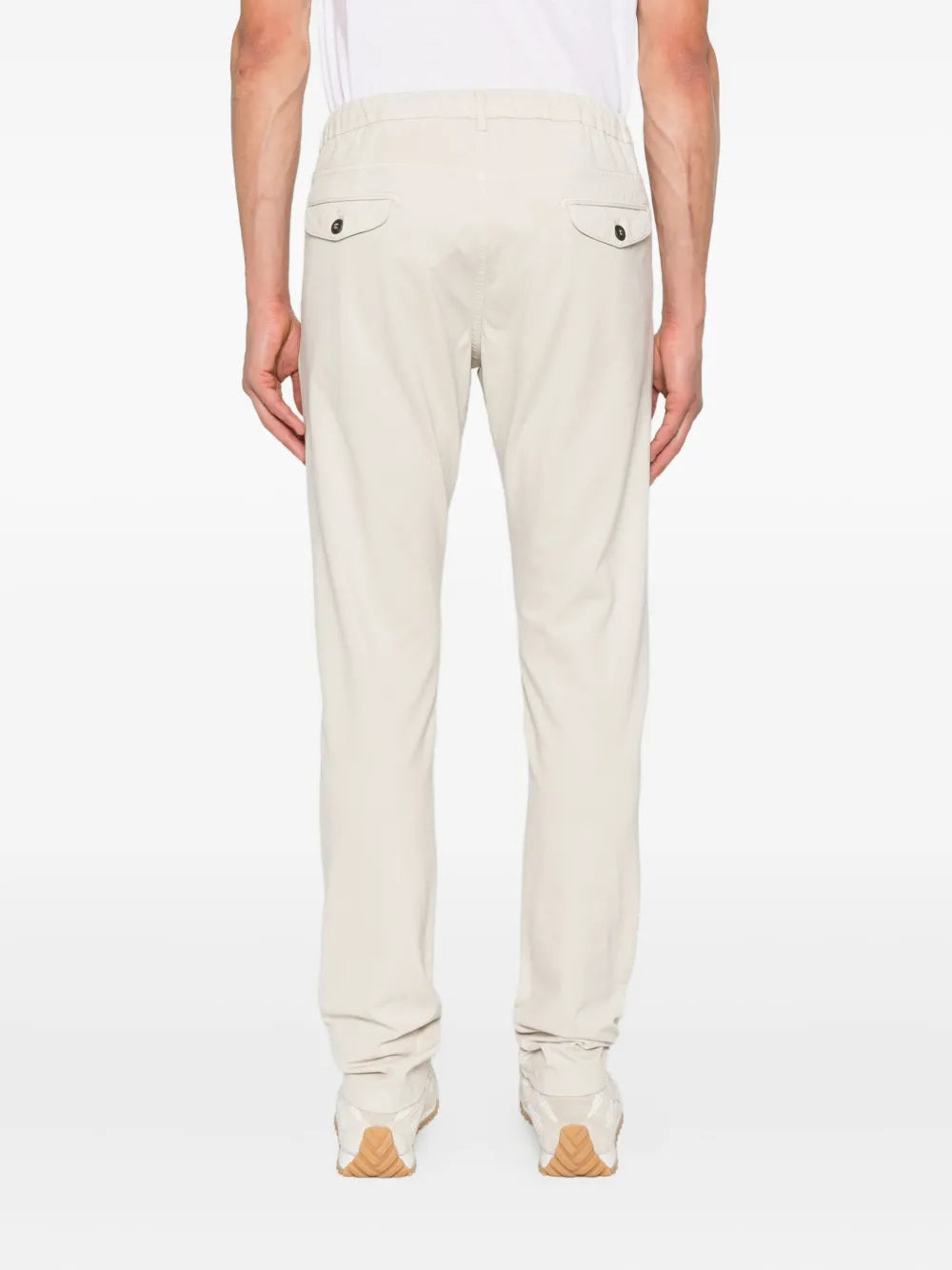 pantalones con cordón en la cintura