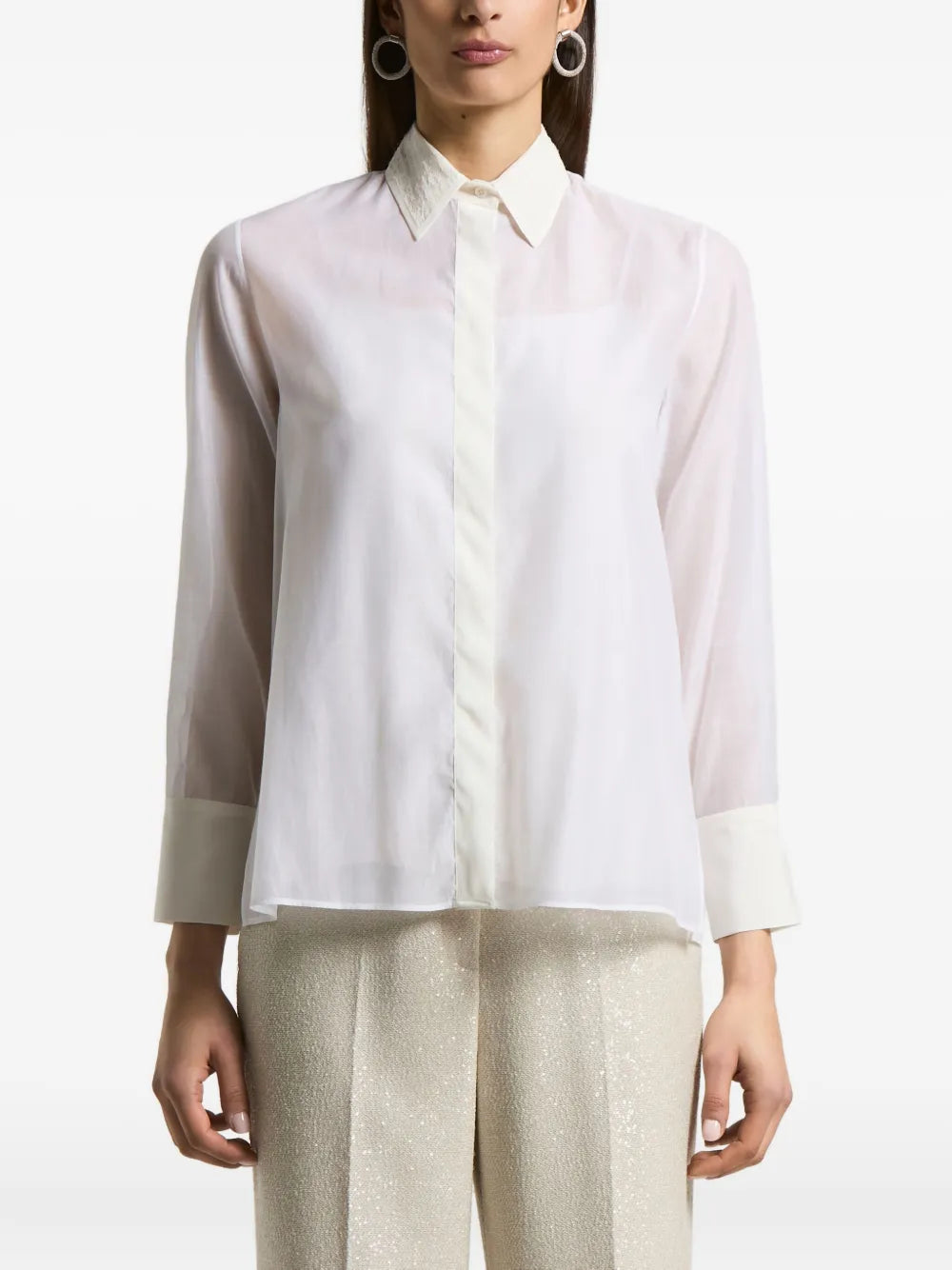 Camisa con cuello bordado