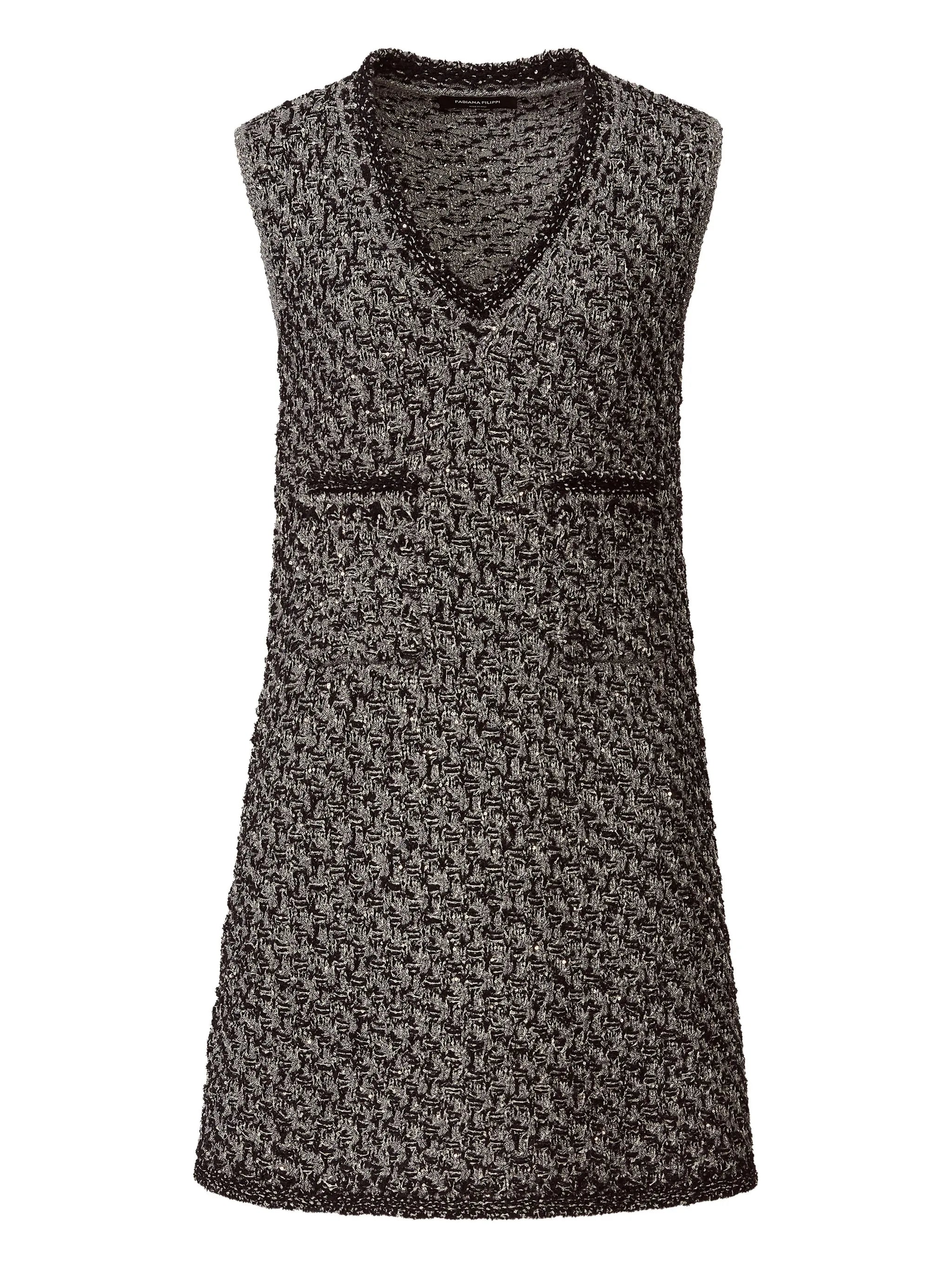 V-neck sleeveless dress