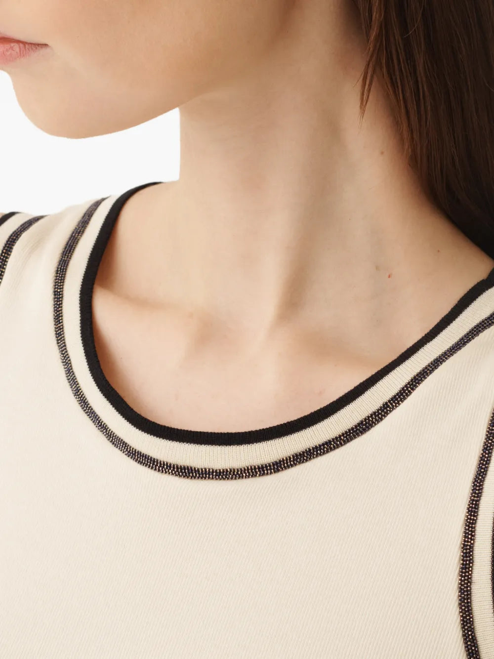 camiseta sin mangas con cuello redondo