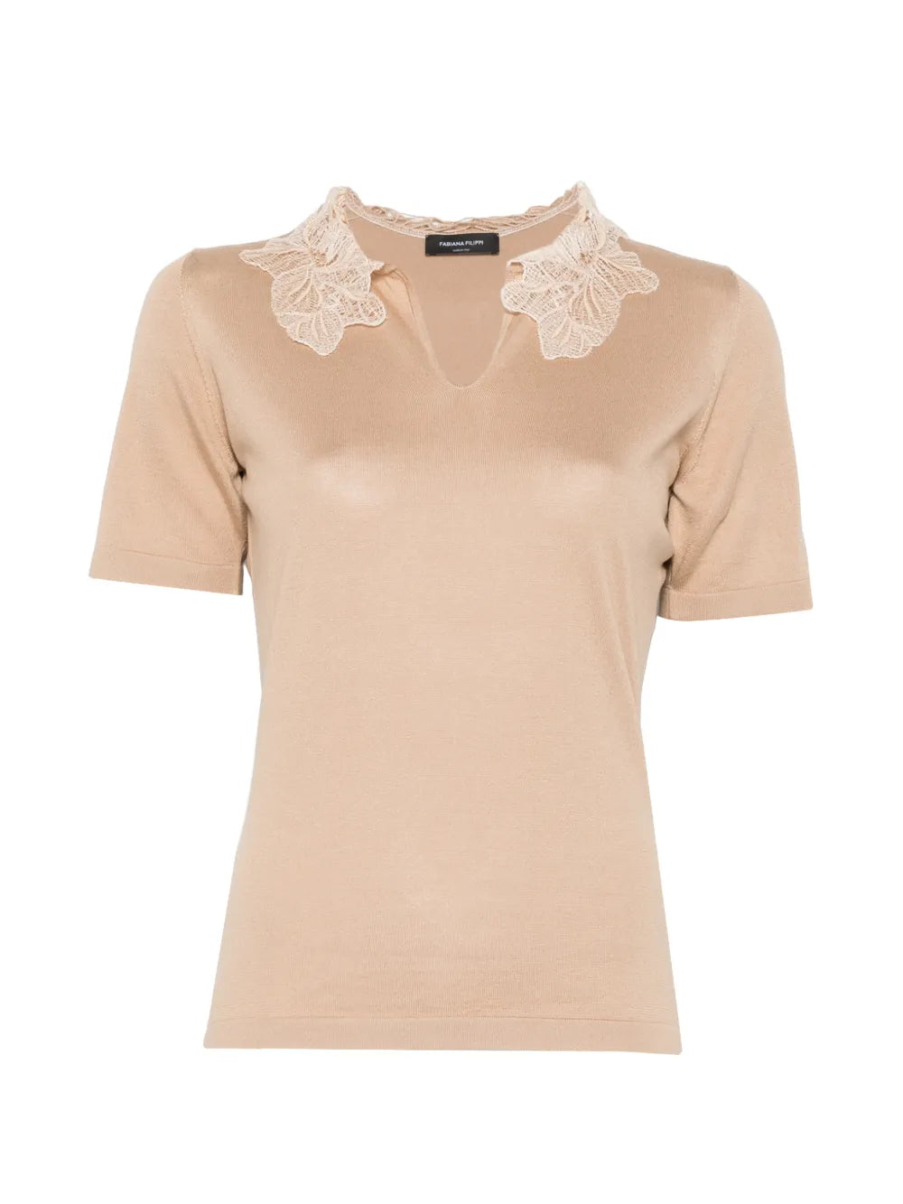camiseta con cuello de pico y detalles de encaje