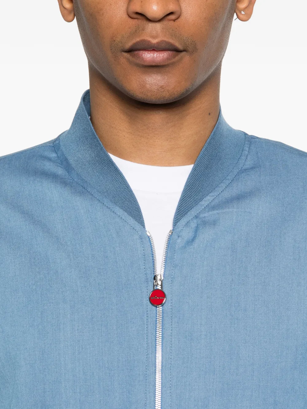 chaqueta con cremallera delantera