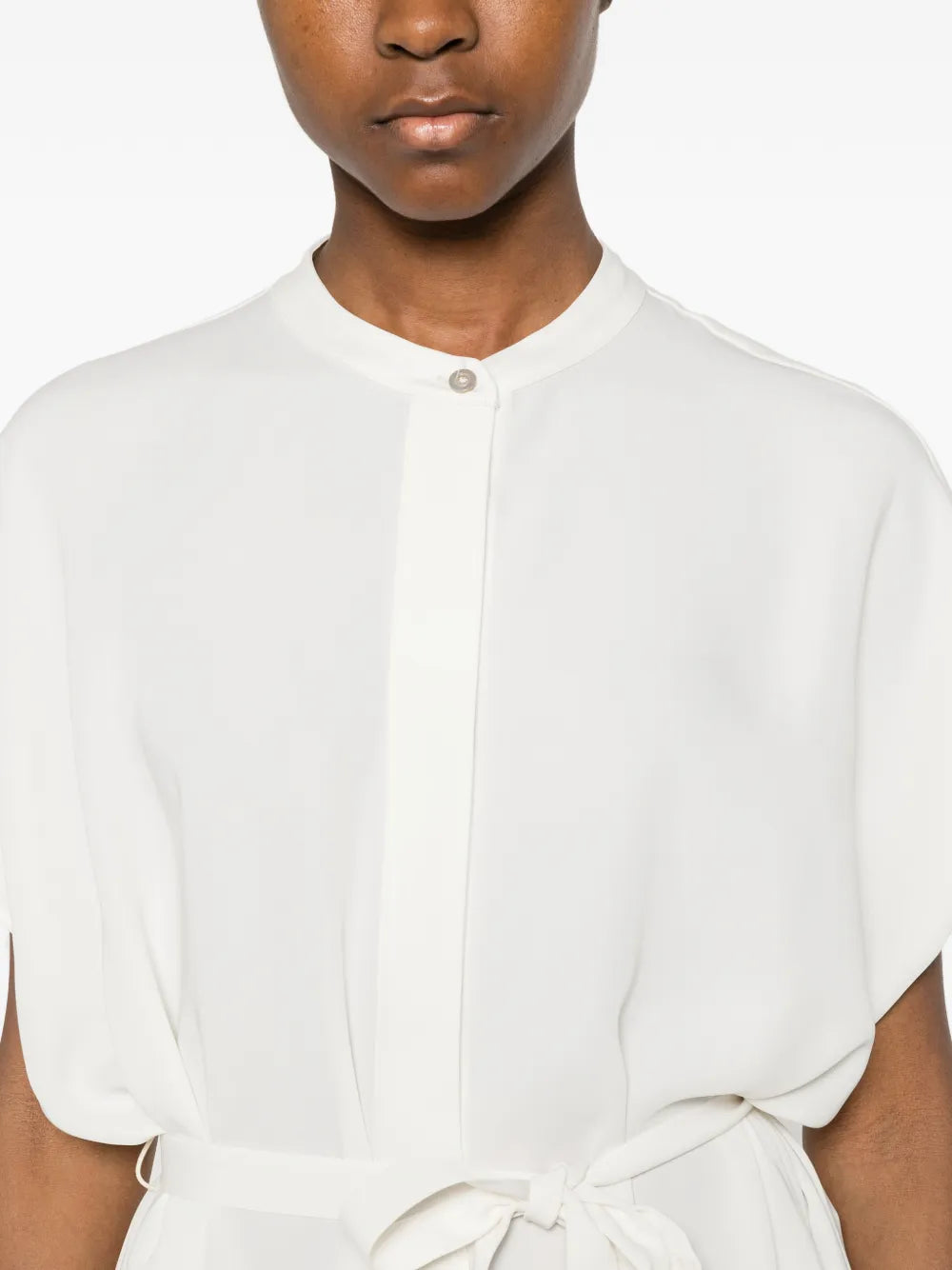 vestido midi de manga corta con cuello mao