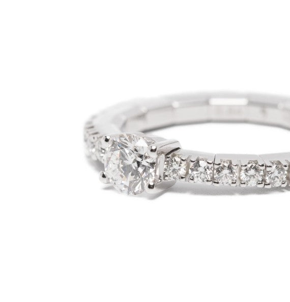 18kt white gold white  diamonds solitaire ring