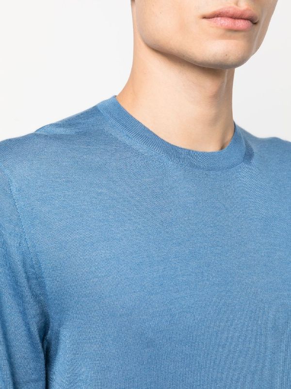 suéter con cuello redondo 