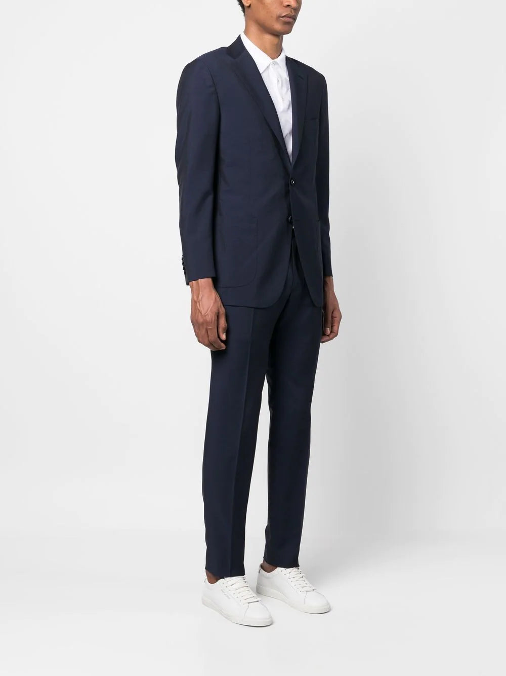 traje de sastre con botones 